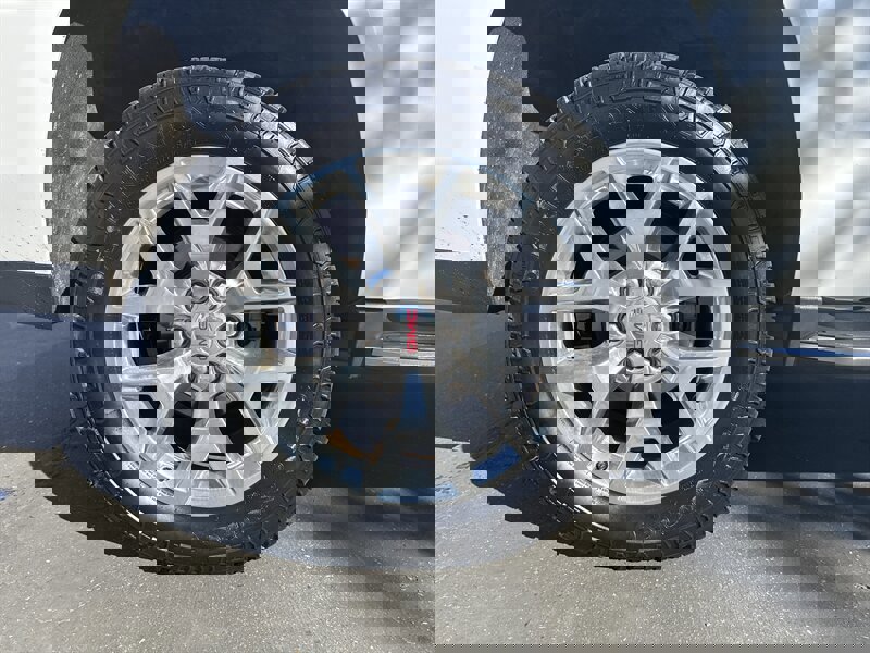 Used 2017 GMC Yukon SLT w/ Open Road Package image 19