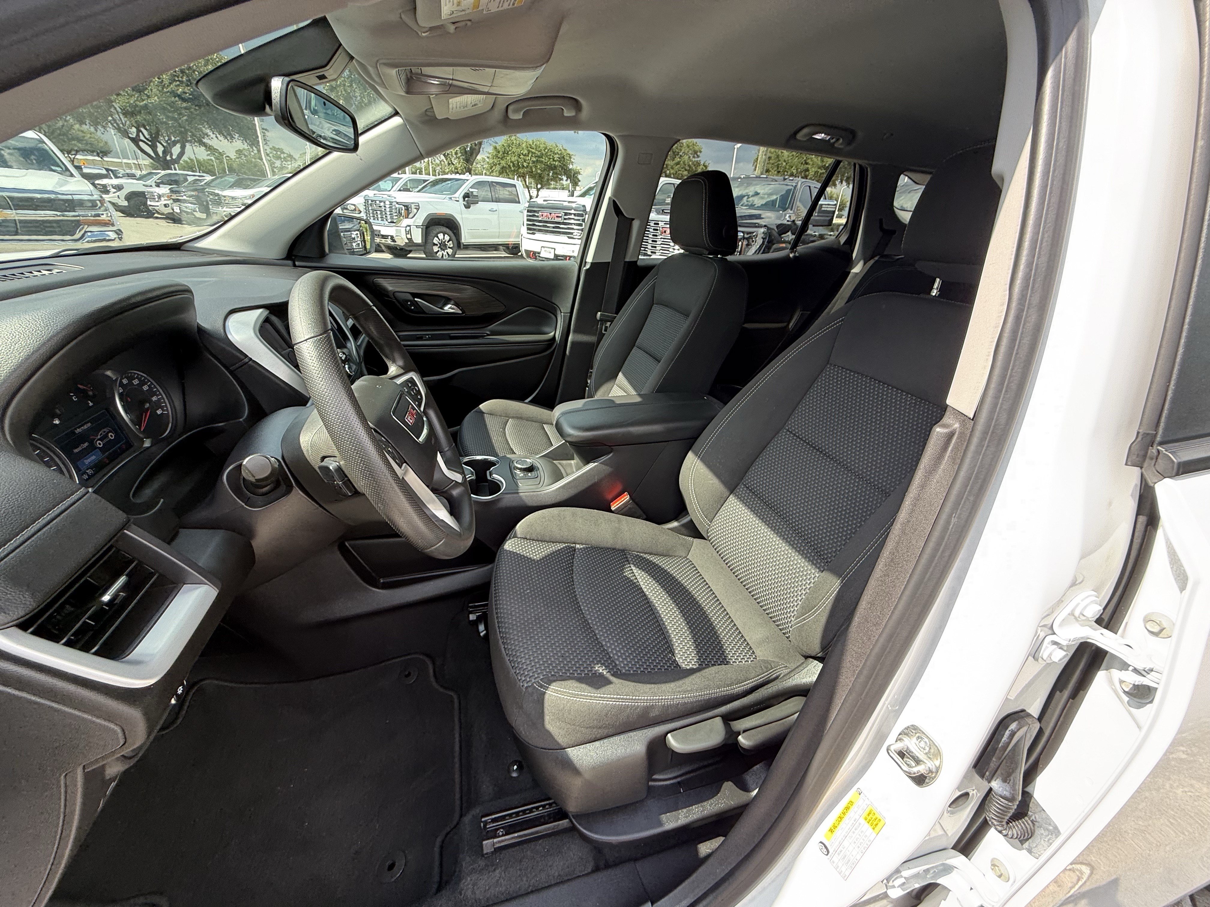 Used 2024 GMC Terrain SLE AWD/4WD image 27