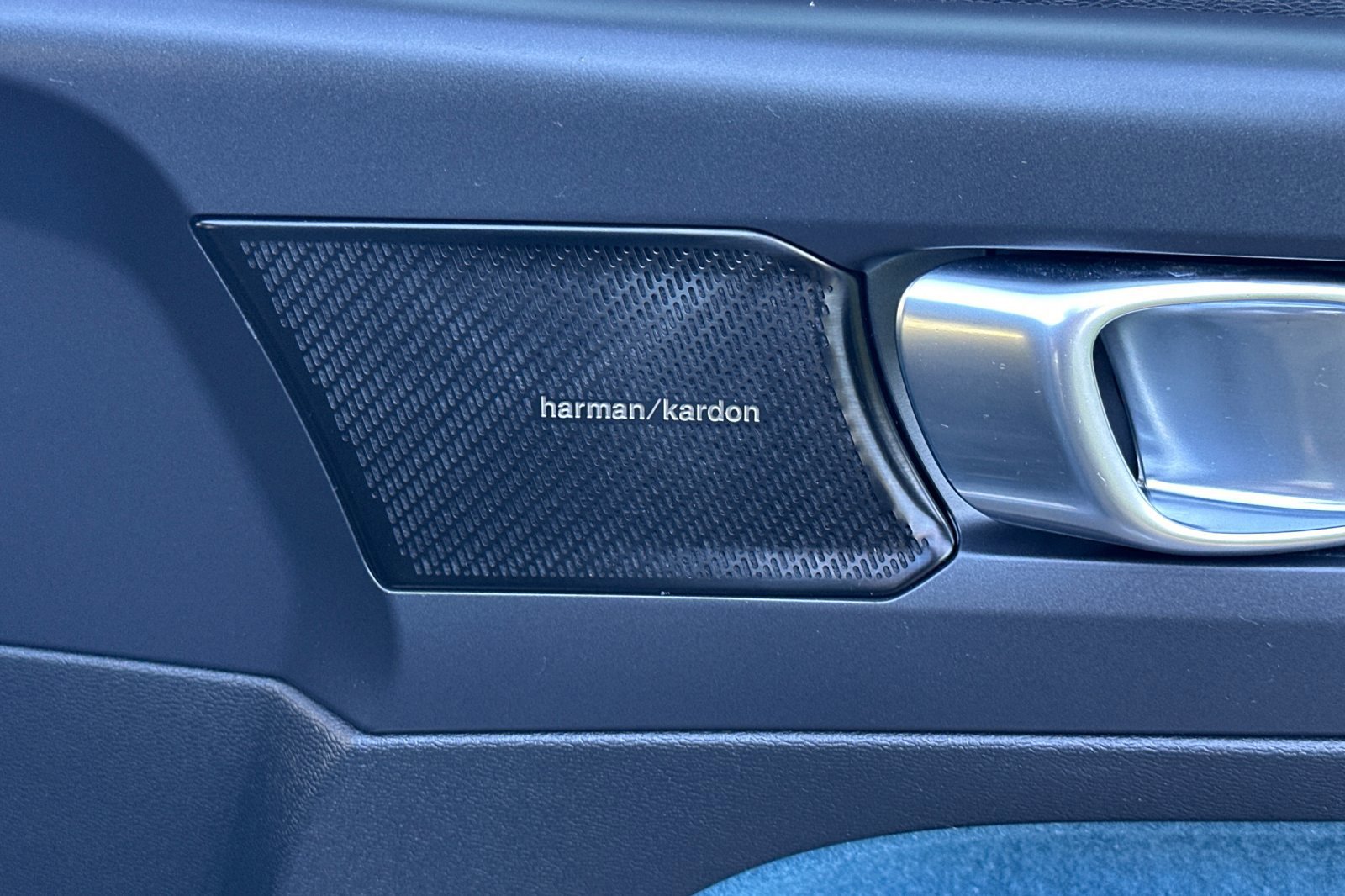 Certified 2023 Volvo C40 P8 Recharge Ultimate image 21