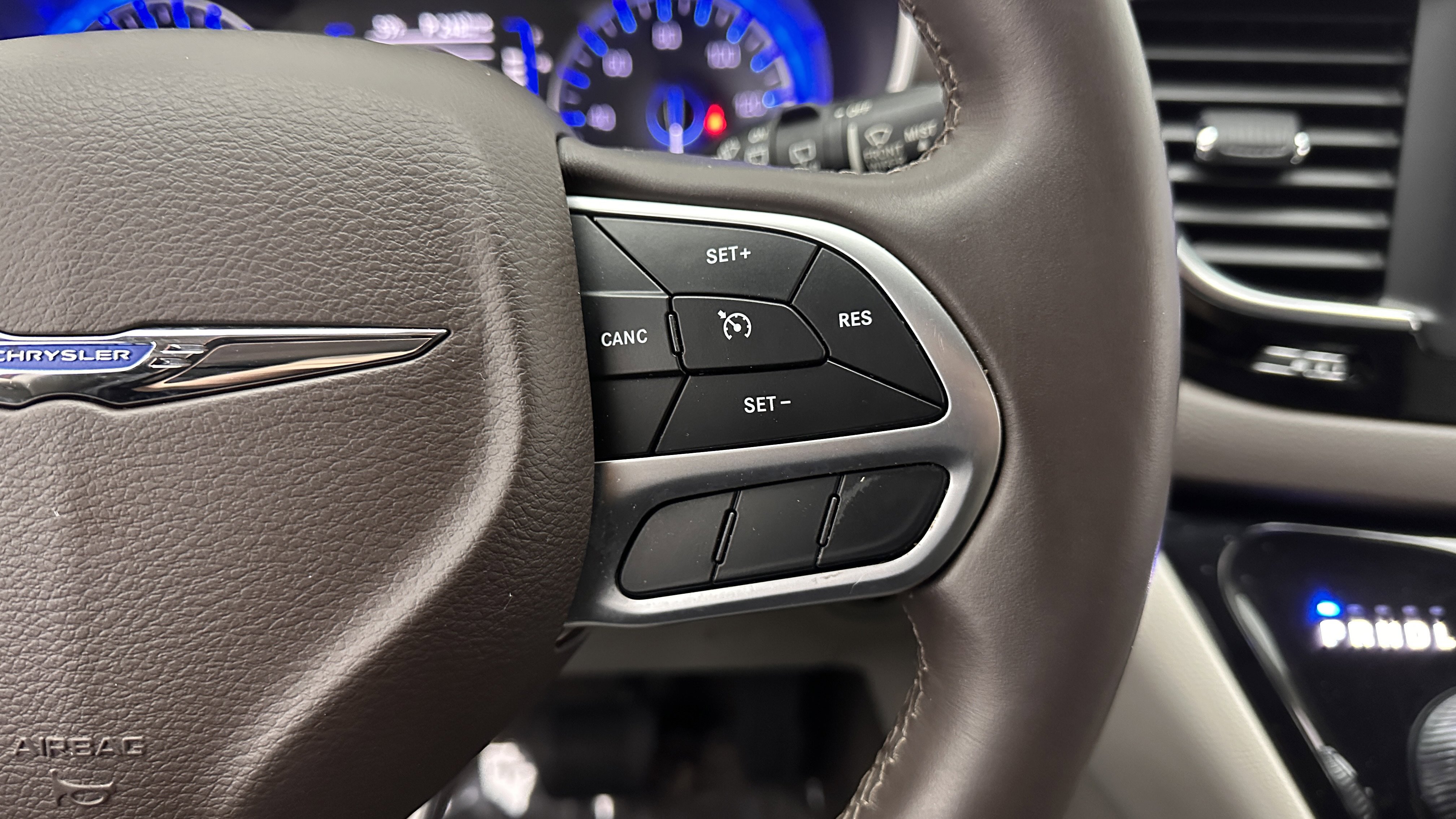 Used 2018 Chrysler Pacifica Touring-L image 18