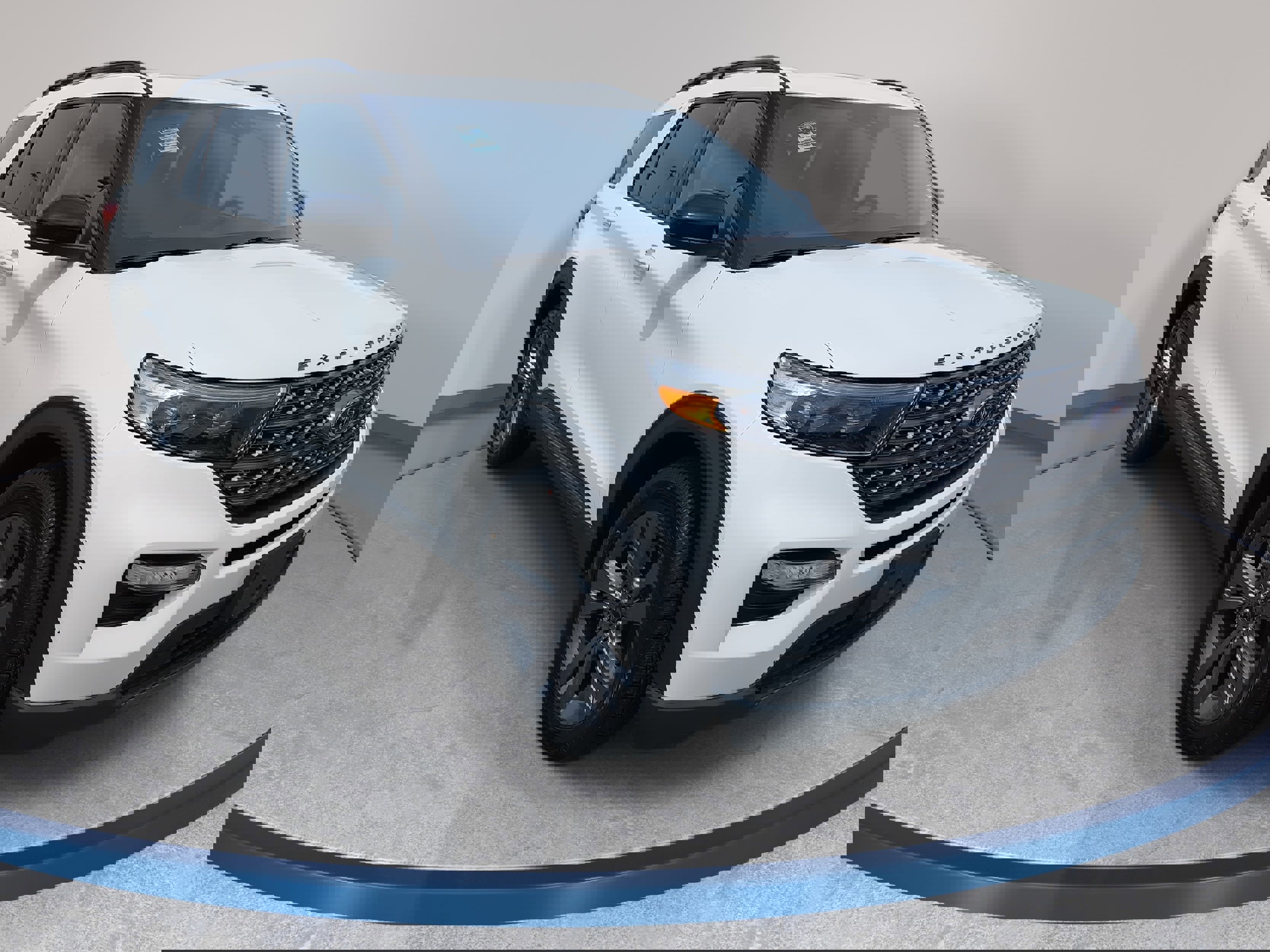 Used 2023 Ford Explorer XLT w/ Equipment Group 202A image 3