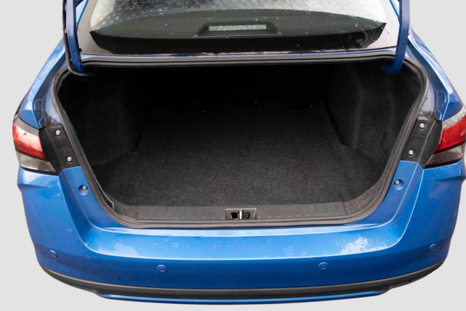 Used 2023 Nissan Versa SV image 21