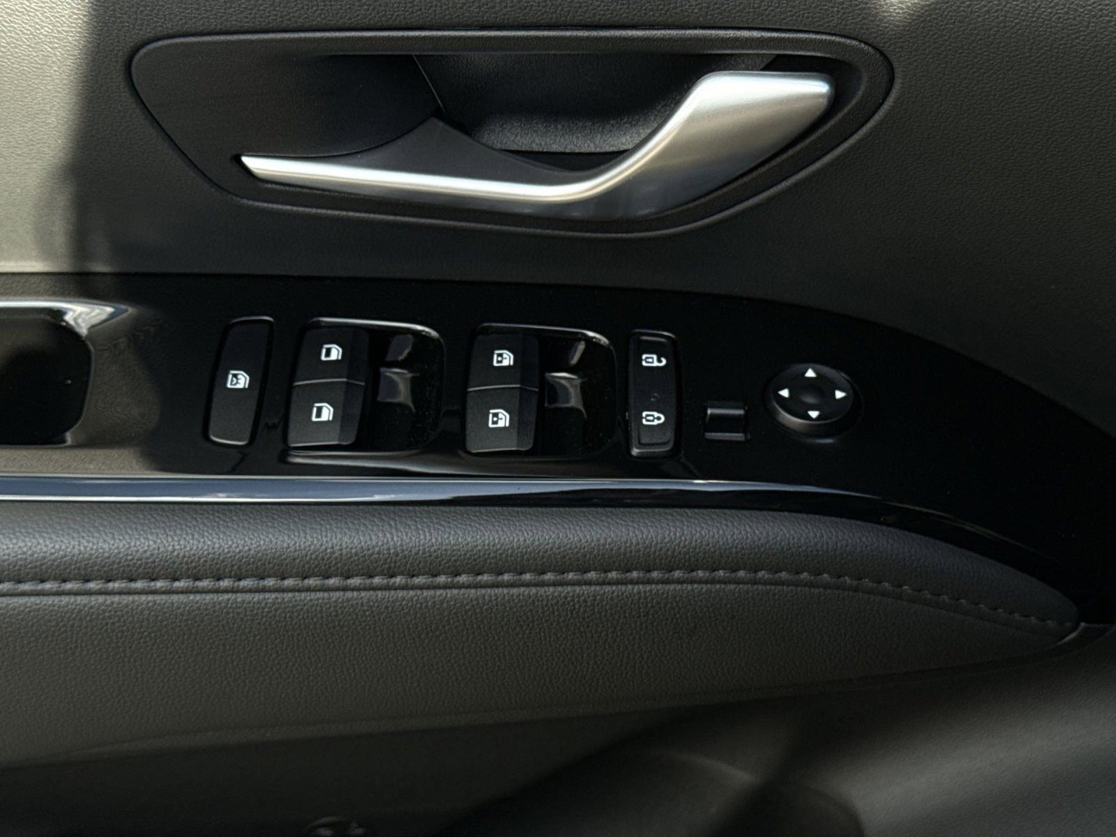 Used 2024 Hyundai Tucson Limited AWD/4WD image 15