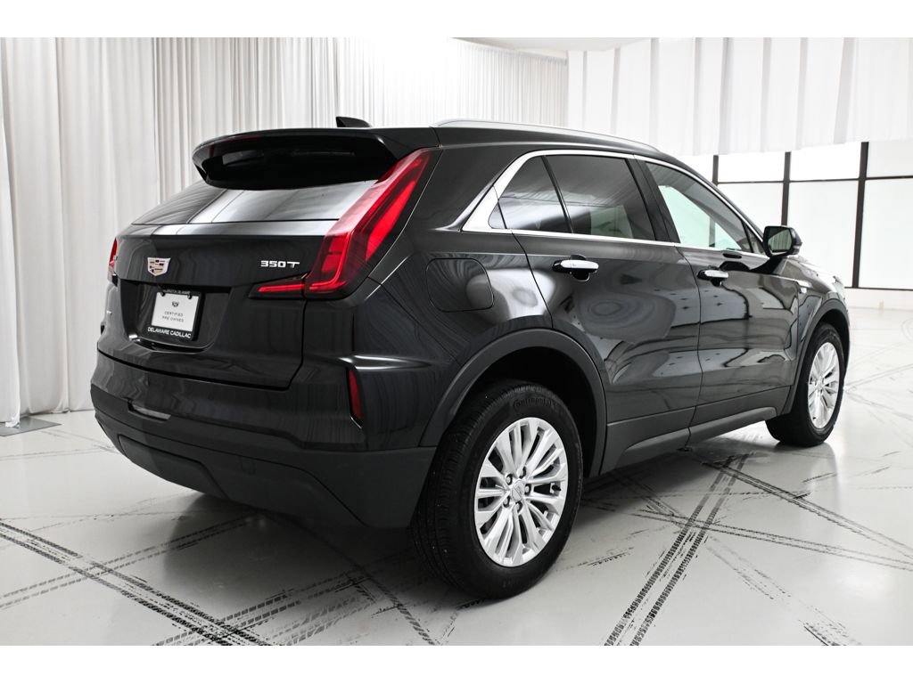 Used 2024 Cadillac XT4 Luxury w/ Cold Weather Package AWD/4WD image 7