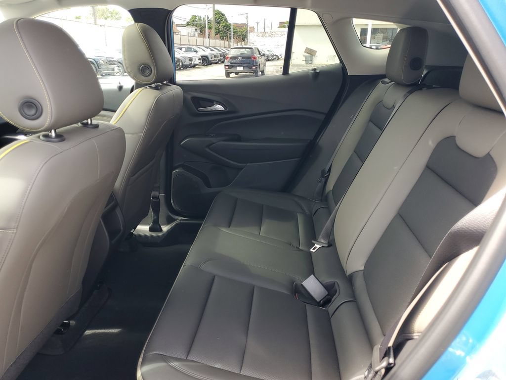 Used 2025 Chevrolet Trax ACTIV w/ Sunroof Package FWD image 9