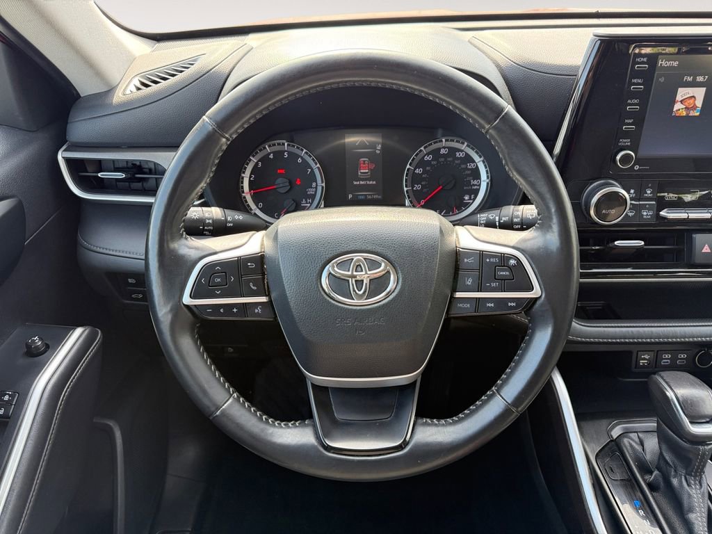 Used 2022 Toyota Highlander LE AWD/4WD image 12