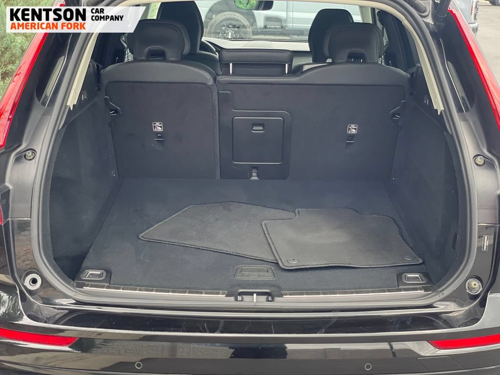 Used 2025 Volvo XC60 B5 Plus AWD/4WD image 37