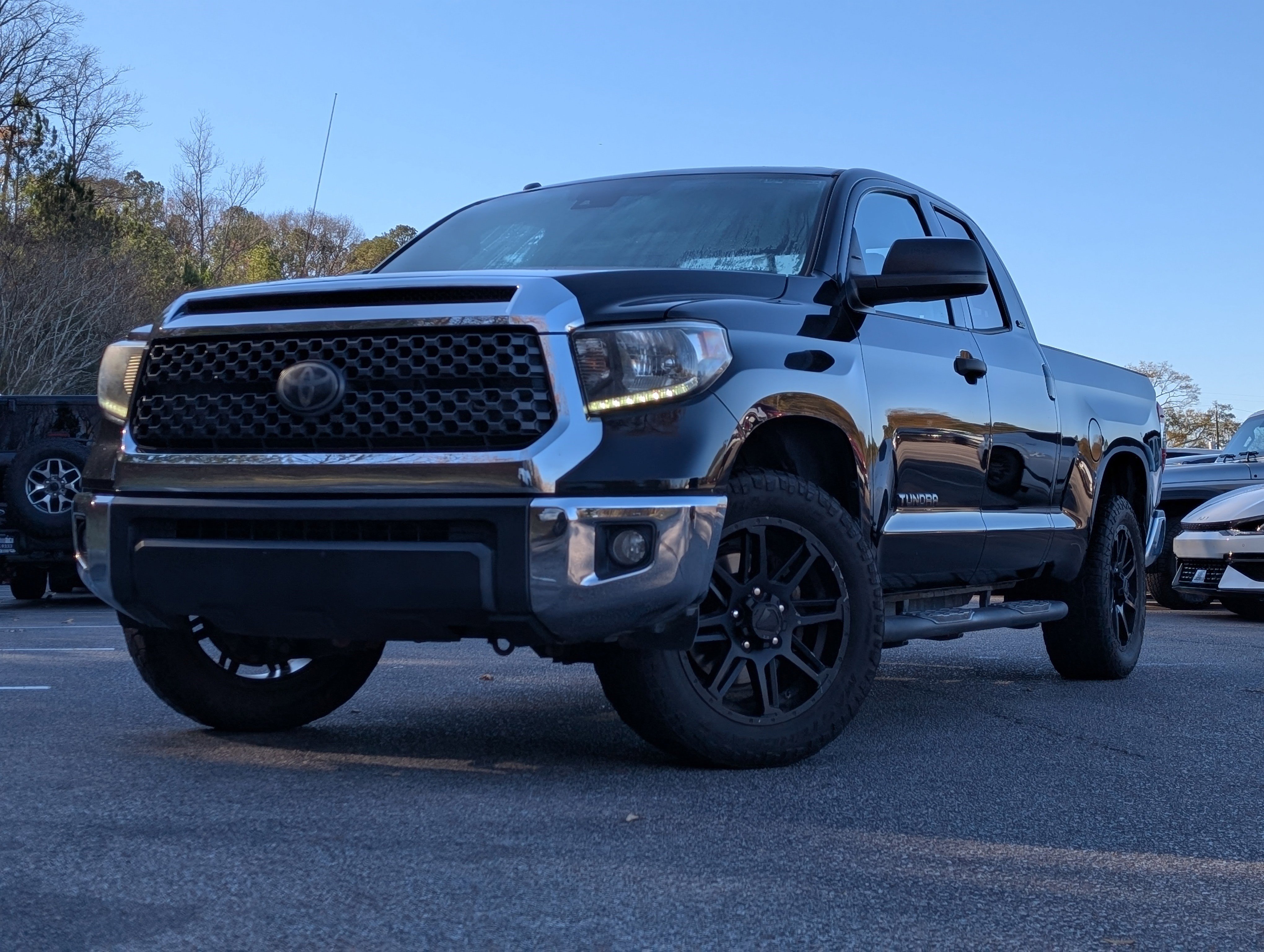 Used 2018 Toyota Tundra SR5 w/ SR5 Upgrade Package image 4