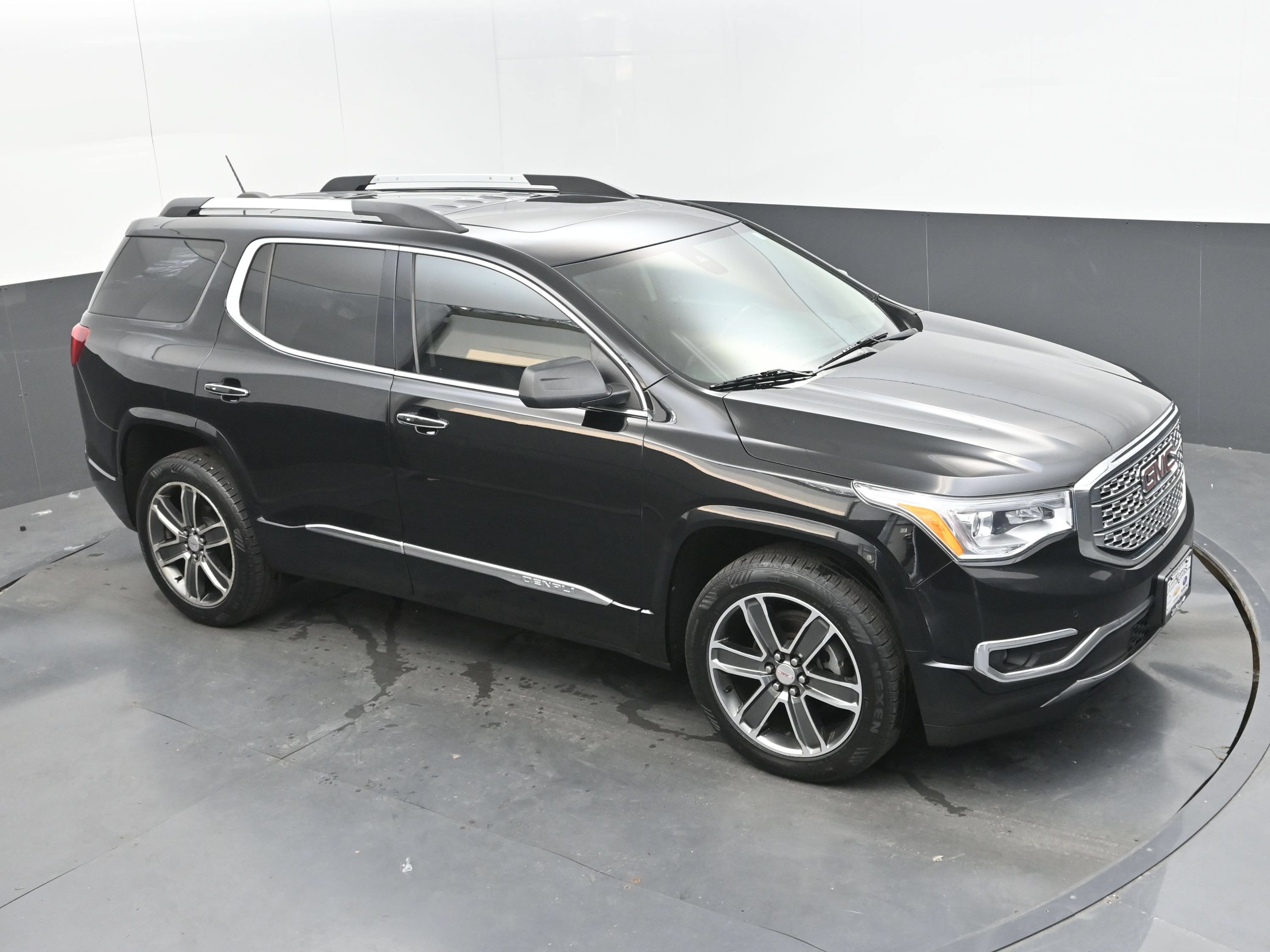 Used 2018 GMC Acadia Denali w/ Technology Package AWD/4WD image 28