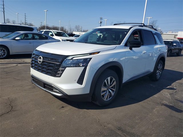 New 2026 Nissan Pathfinder SL image 3