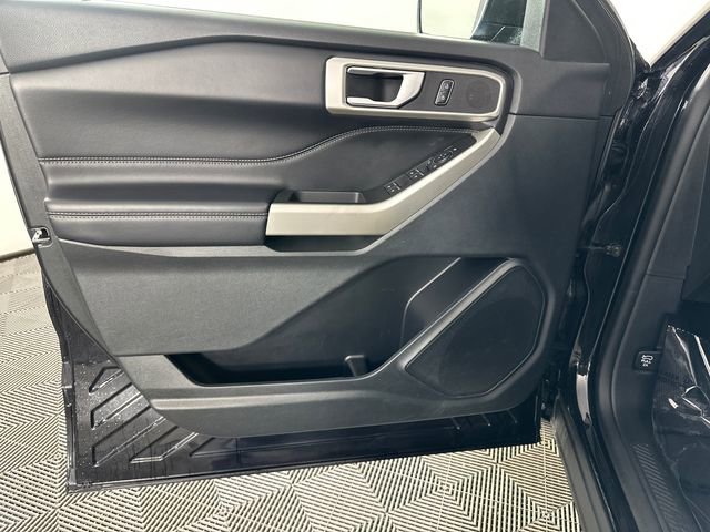 Used 2023 Ford Explorer XLT w/ Class IV Trailer Tow Package image 17