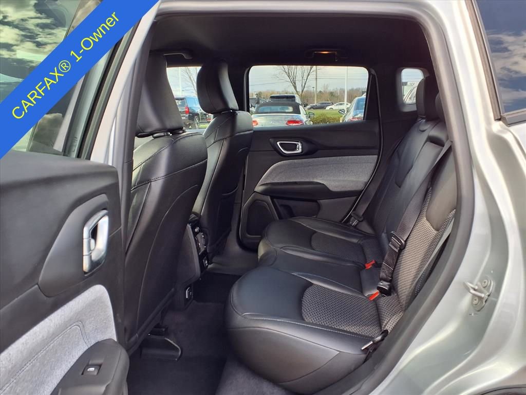 Used 2025 Jeep Compass Latitude image 13