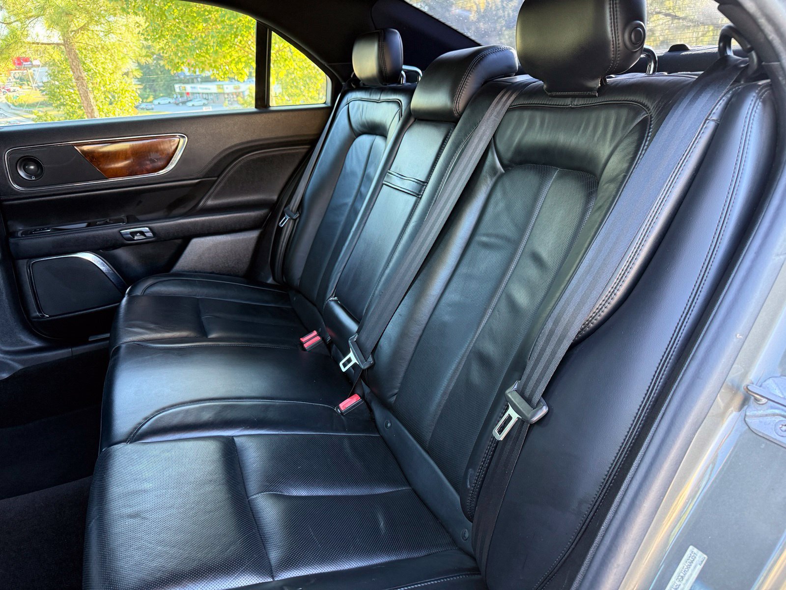 Used 2017 Lincoln Continental Select FWD image 39