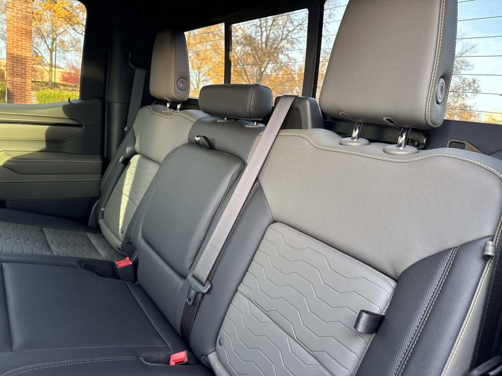 Used 2022 Chevrolet Silverado 1500 ZR2 w/ Technology Package image 13