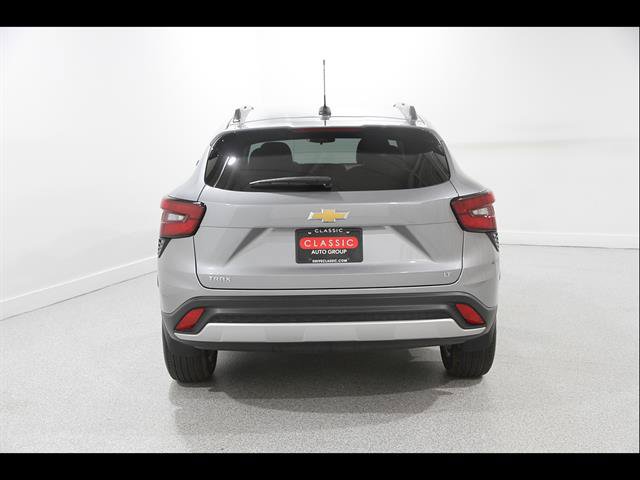 Used 2024 Chevrolet Trax LT w/ Driver Confidence Package FWD image 19