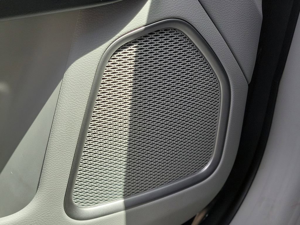 Used 2018 Jeep Compass Latitude image 32