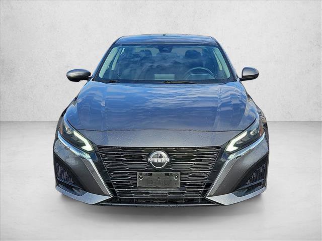 Used 2023 Nissan Altima 2.5 SV image 2