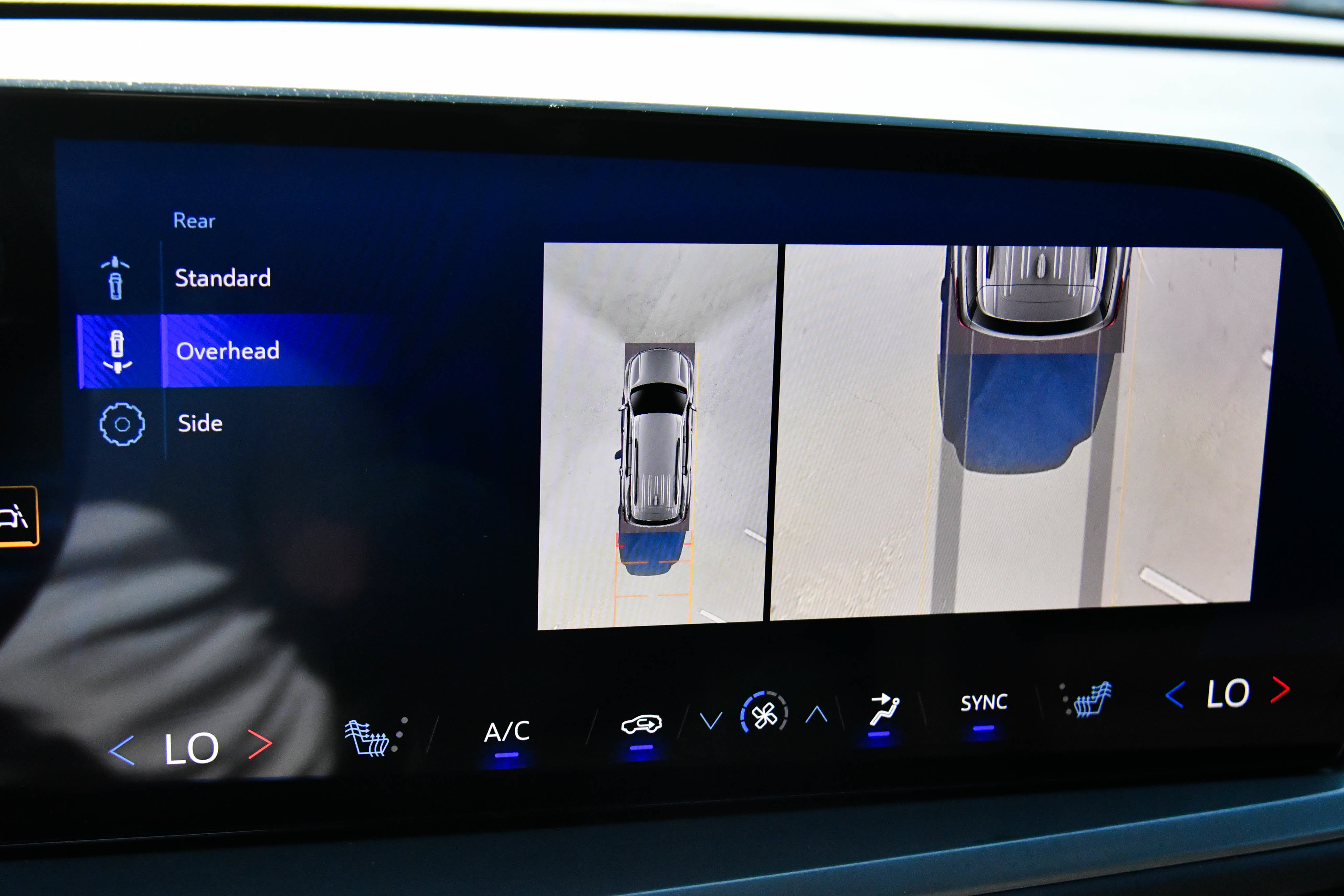 Used 2024 Chevrolet Traverse LT FWD image 21