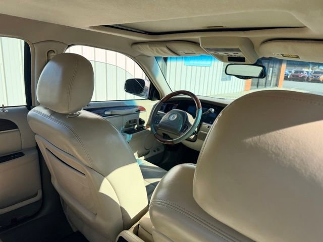 Used 2003 Lincoln Town Car Signature image 30