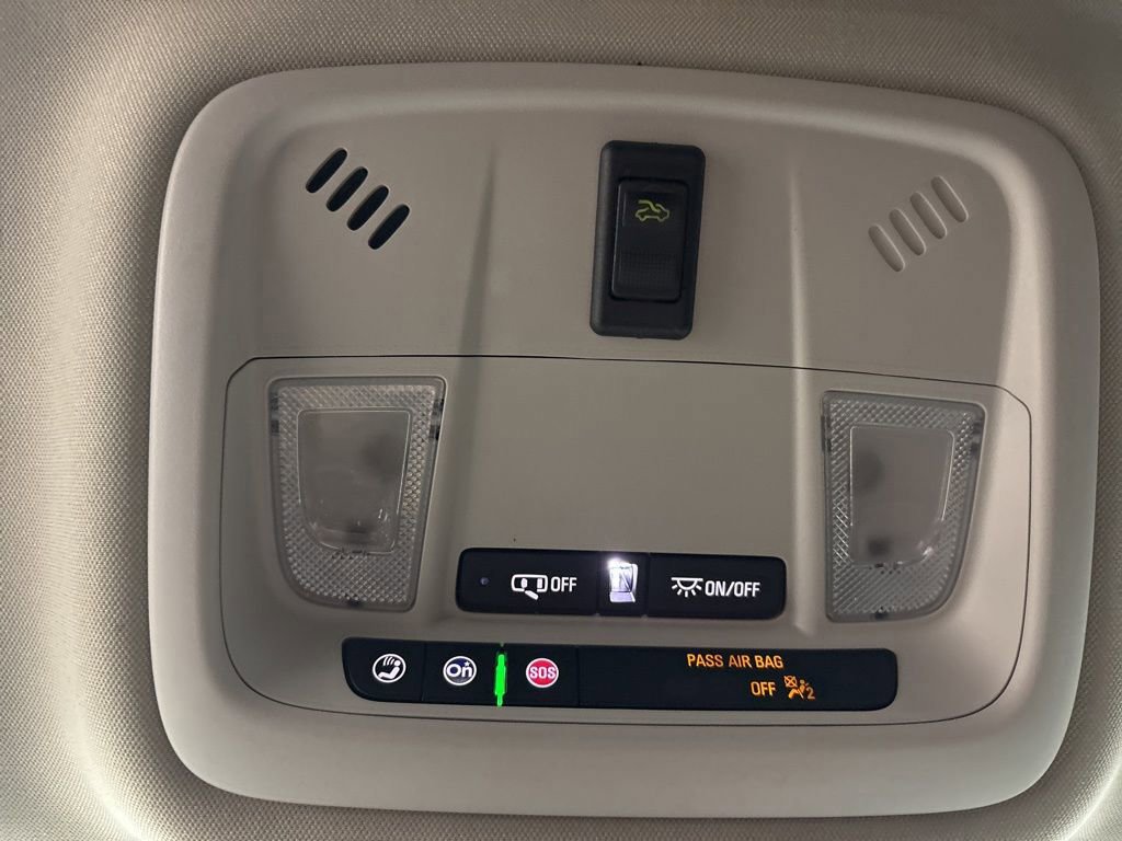 Used 2021 Chevrolet Traverse LS image 33