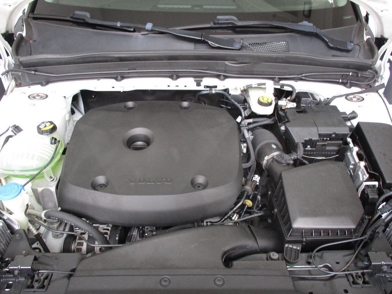 Used 2022 Volvo XC40 T5 Momentum image 52