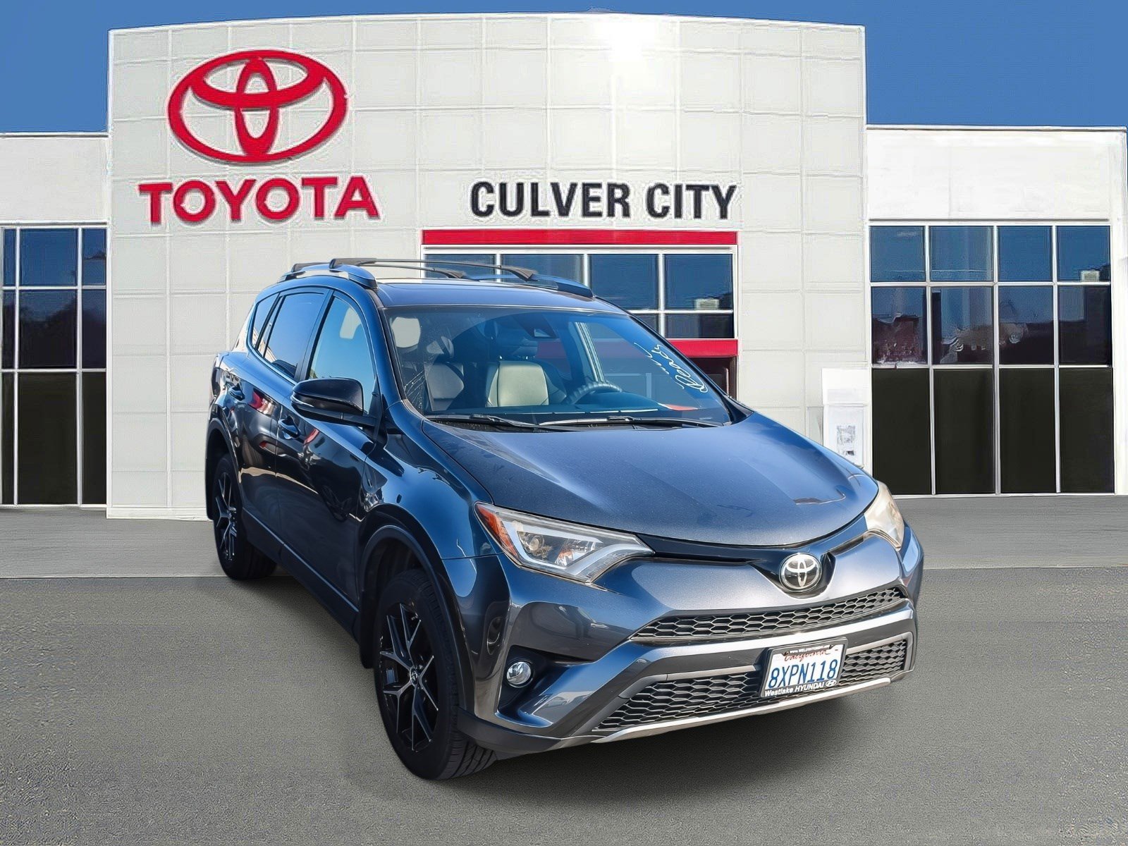 Used 2018 Toyota RAV4 SE