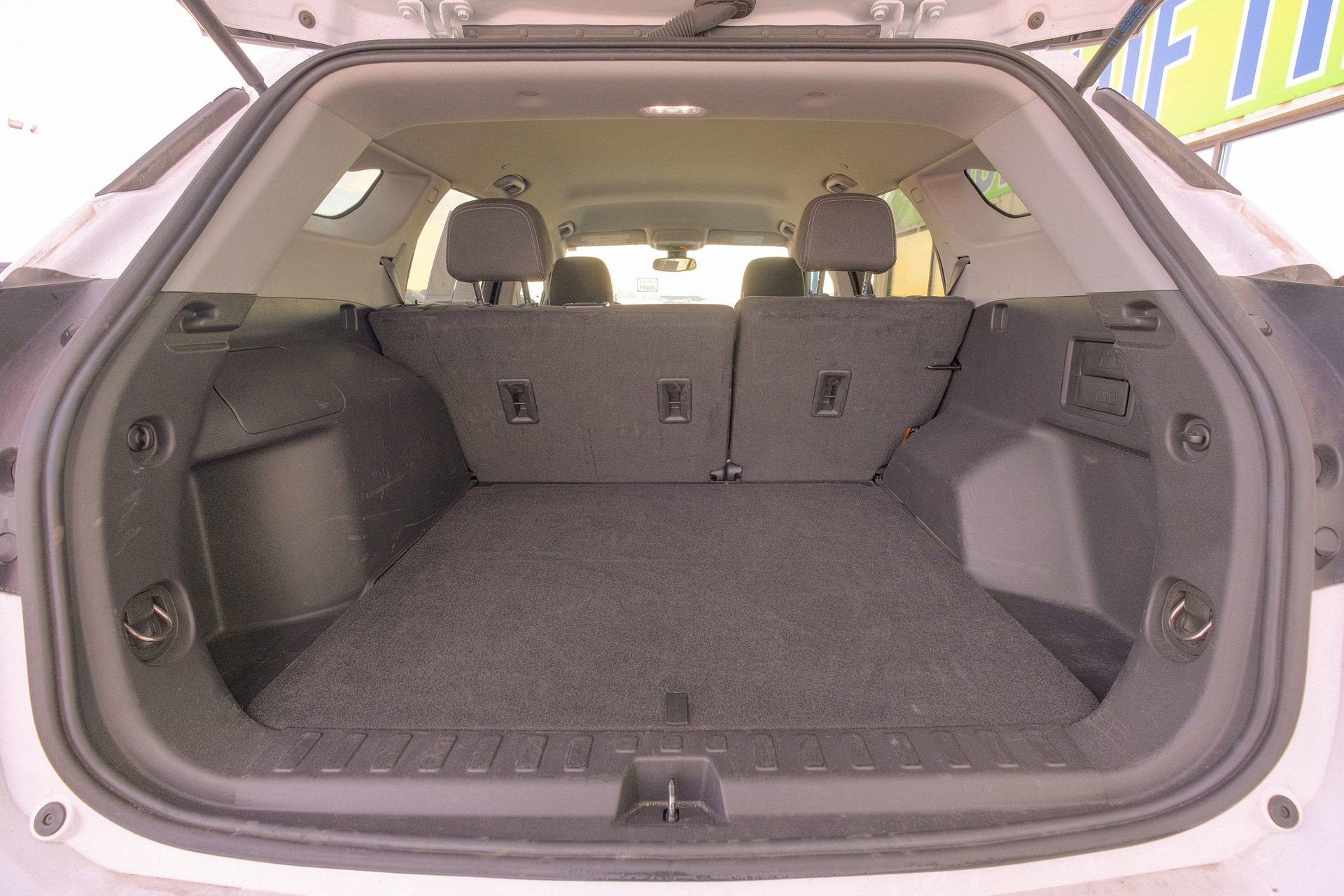 Used 2024 GMC Terrain SLE image 23