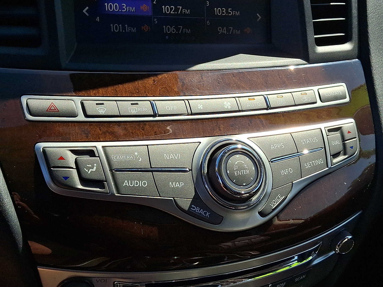 Used 2019 INFINITI QX60 Luxe w/ Sensory Package AWD/4WD image 17