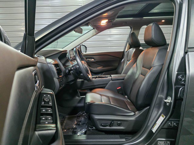 Used 2022 Nissan Rogue SV w/ SV Premium Package image 13