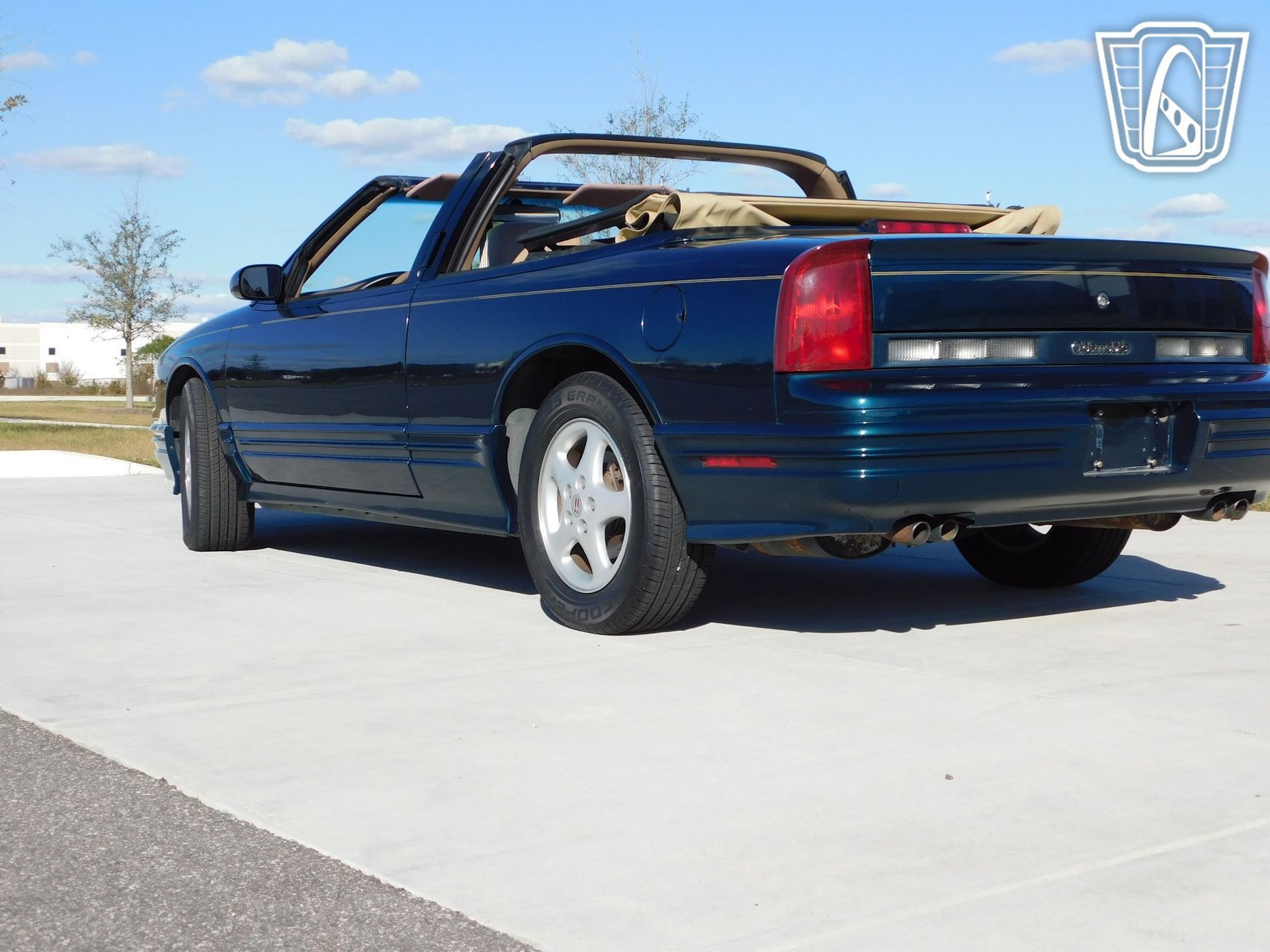 Used 1995 Oldsmobile Cutlass Supreme Convertible image 20