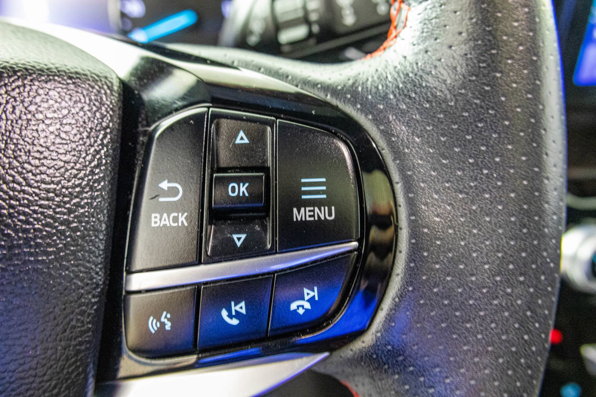 Used 2023 Ford Explorer ST-Line AWD/4WD image 34