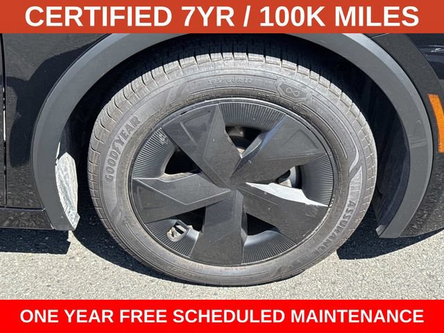 Used 2025 Toyota Prius LE FWD image 7