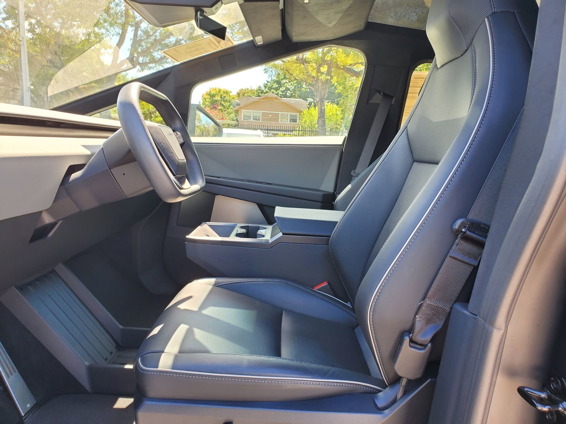 Used 2025 Tesla Cybertruck AWD Crew Cab image 18