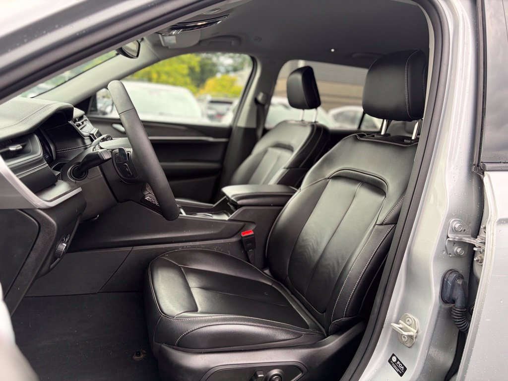 Certified 2023 Jeep Grand Cherokee L Limited AWD/4WD image 24