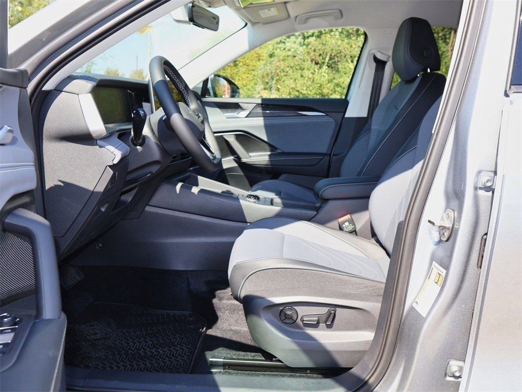 New 2025 Volkswagen Tiguan SE image 12