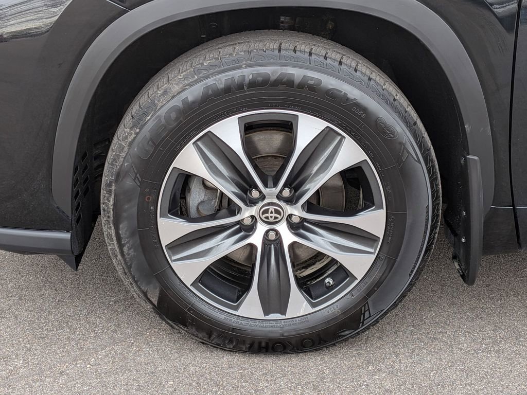 Used 2020 Toyota Highlander XLE AWD/4WD image 10