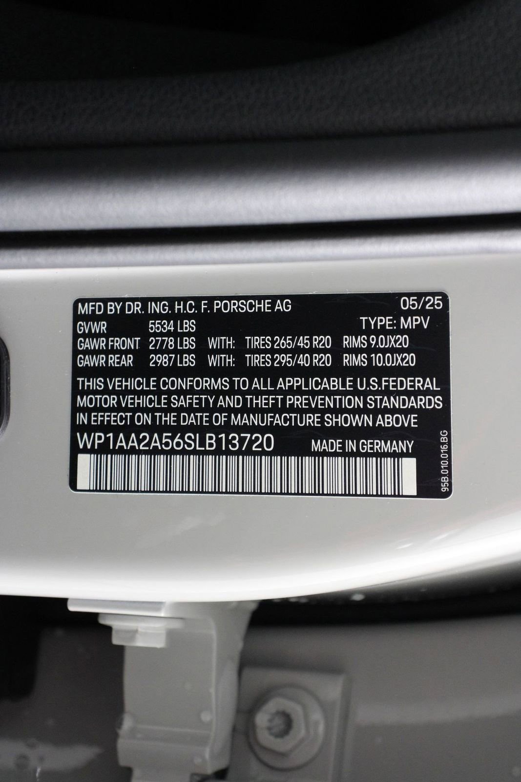 Certified 2025 Porsche Macan image 19