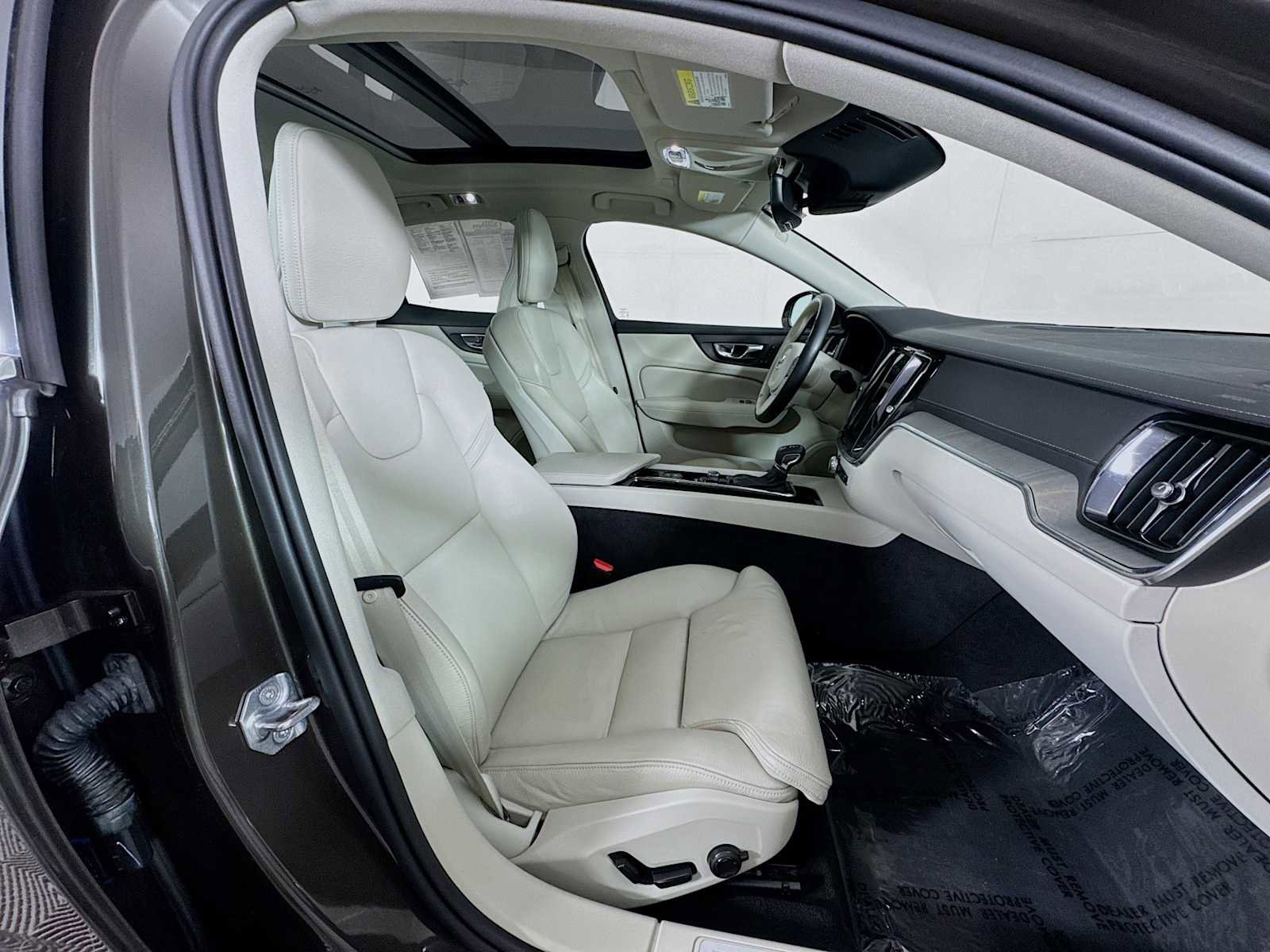 Used 2021 Volvo S60 T5 Inscription image 28