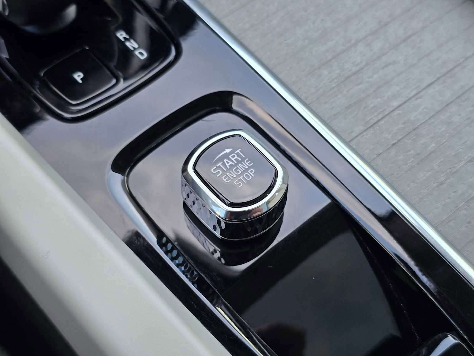 Certified 2024 Volvo XC60 T8 Plus w/ Protection Package Premier image 32