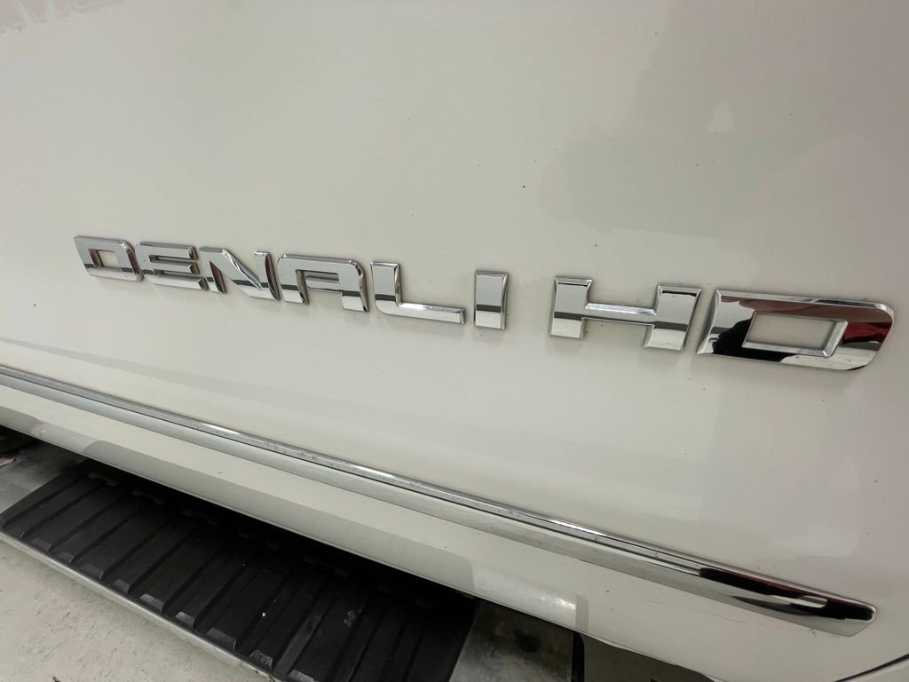 Used 2016 GMC Sierra 2500 Denali w/ Duramax Plus Package AWD/4WD image 6