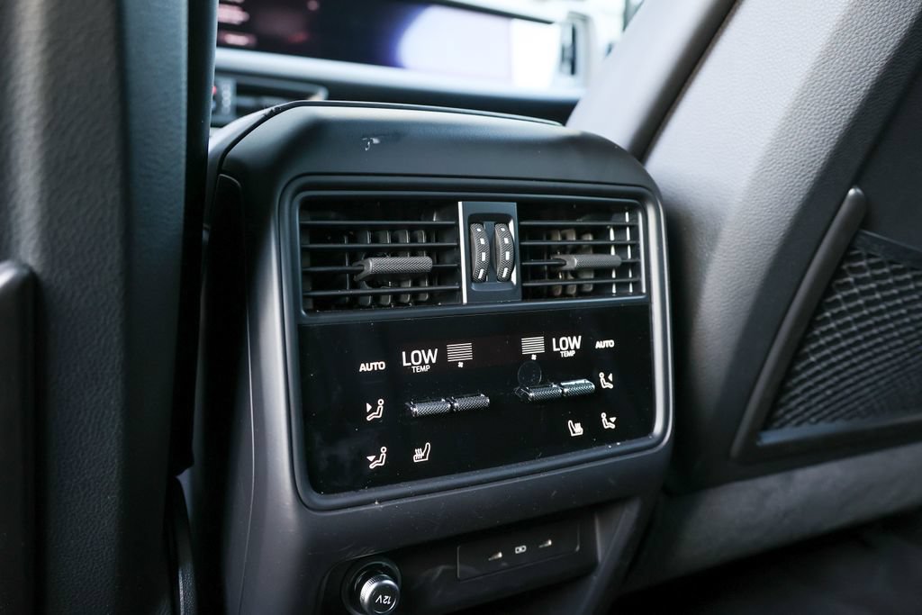Certified 2025 Porsche Cayenne GTS AWD/4WD image 36