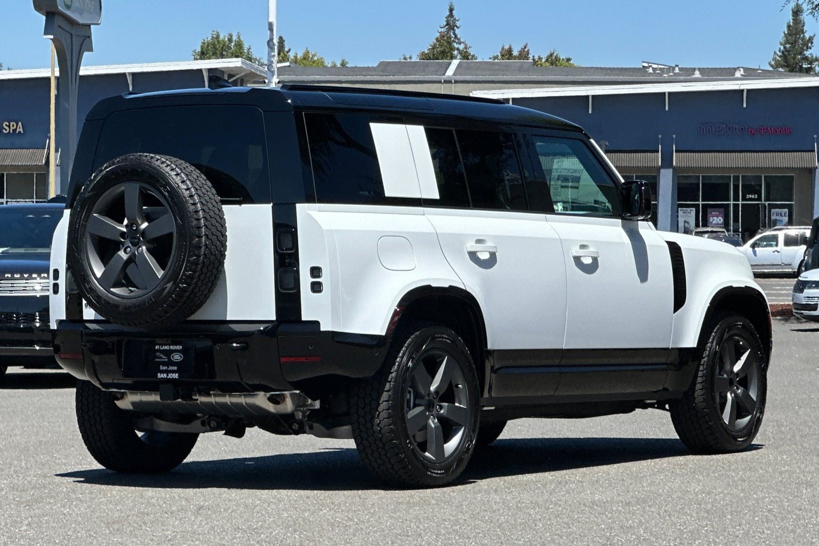 New 2026 Land Rover Defender 110 X-Dynamic SE AWD/4WD image 10