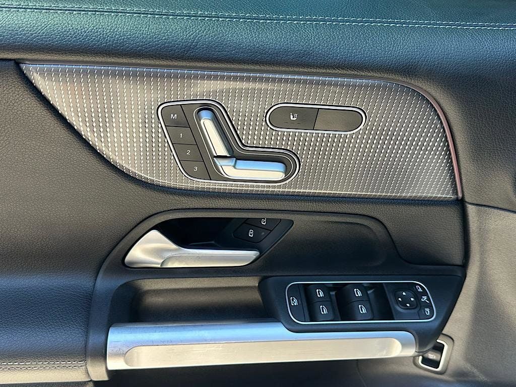 Used 2023 Mercedes-Benz GLB 250 4MATIC image 13