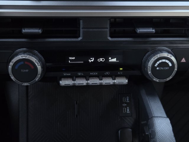 Used 2025 Toyota 4Runner SR5 AWD/4WD image 17
