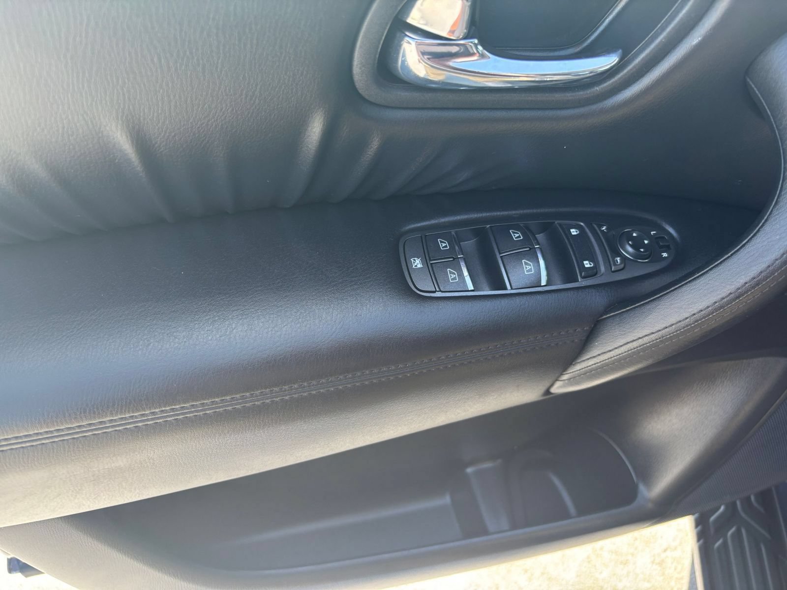 Used 2024 Nissan Armada SL AWD/4WD image 18