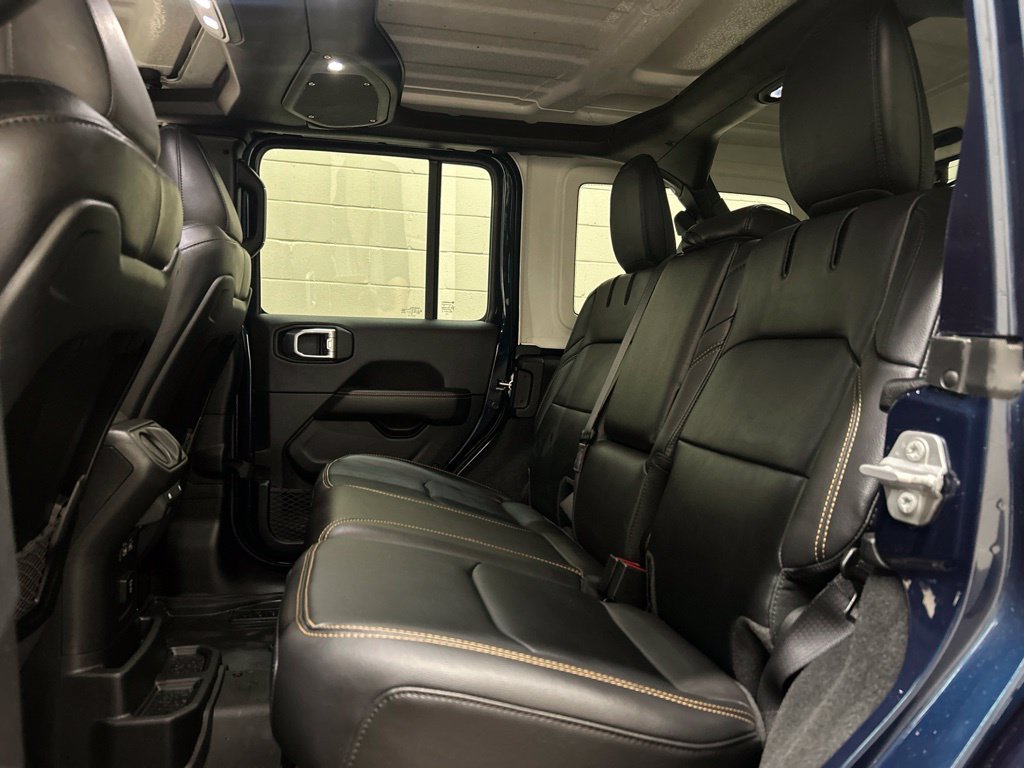 Used 2025 Jeep Wrangler Unlimited Sahara AWD/4WD image 9