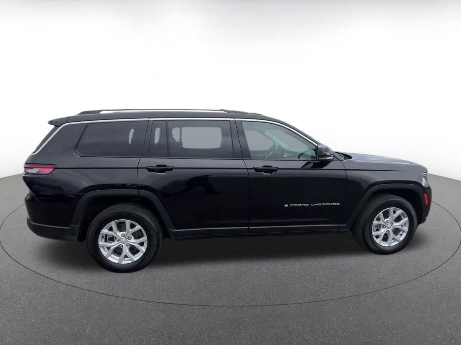 Used 2023 Jeep Grand Cherokee L Limited image 16
