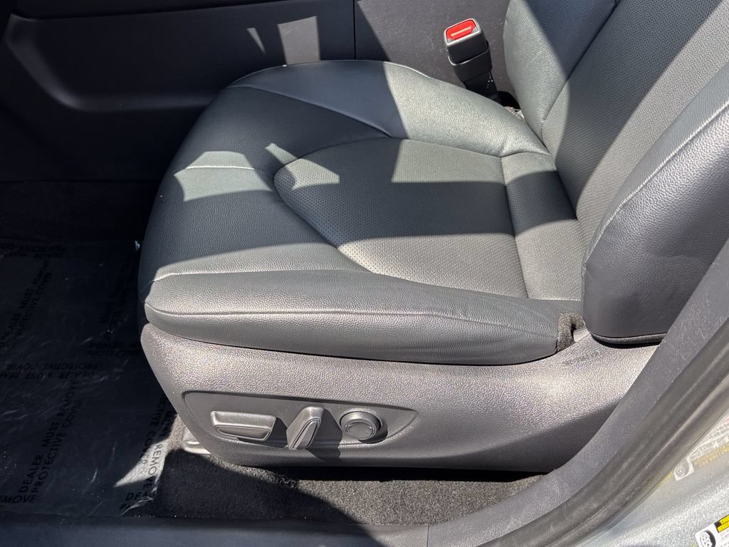 Used 2025 Toyota Grand Highlander AWD image 21