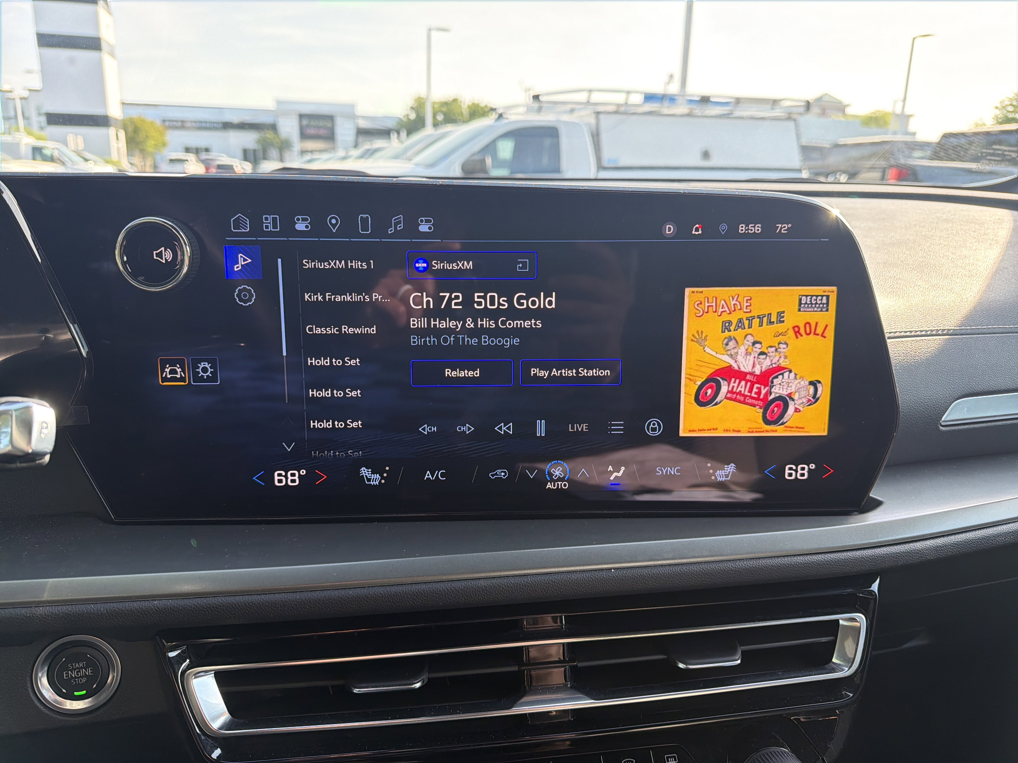 Used 2025 Chevrolet Traverse LT w/ Driver Confidence Package image 23