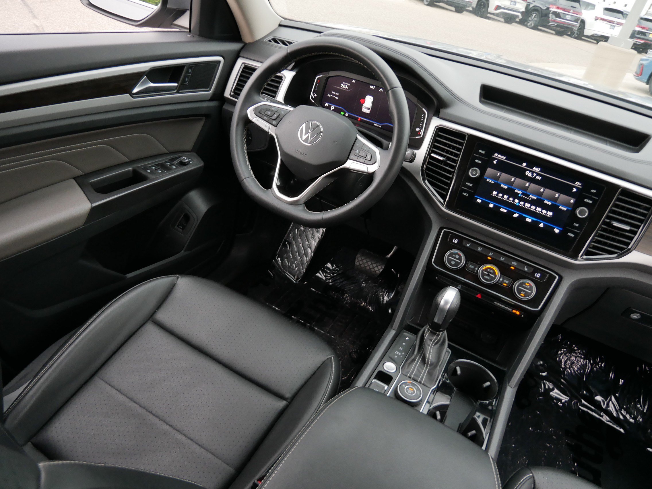 Used 2023 Volkswagen Atlas SE AWD/4WD image 9